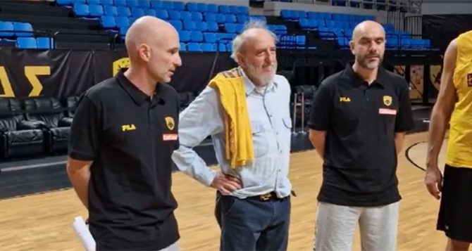 Η ομιλία του Χατζηχρήστου προς τους παίκτες της Βασίλισσας – «Να είμαστε ενωμένοι» (VID)