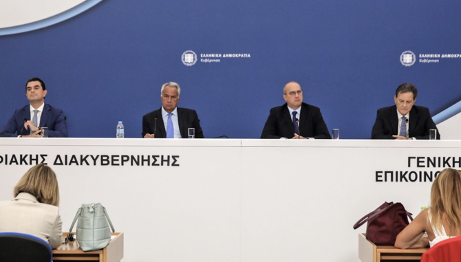 Ενεργειακή κρίση: Τριπλό «πάγωμα» και ένα μπόνους για να μειωθεί 10% η κατανάλωση ενέργειας στο Δημόσιο