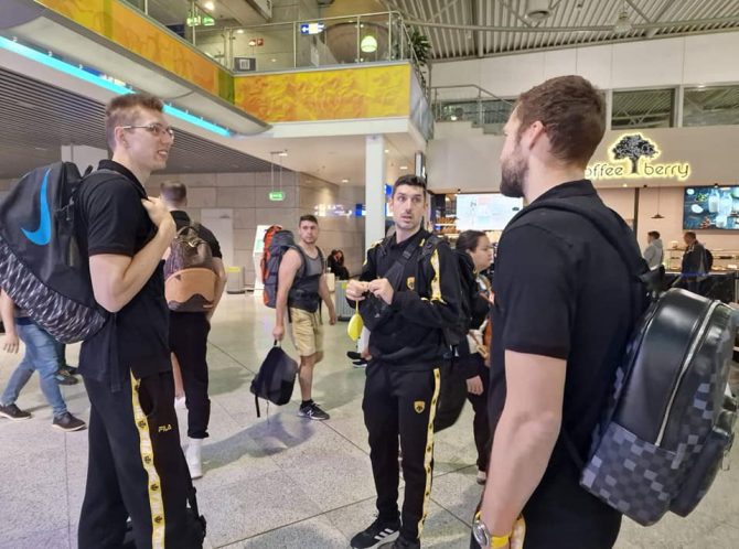 Αναχώρησε για Ιταλία η Βασίλισσα (PICS)