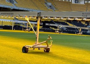 Opap Arena: Τα σύγχρονα μηχανήματα για την διατήρηση του χλοοτάπητα (PICS & VID)