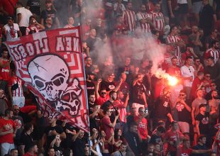 Απαράμιλλο κόμπλεξ Ολυμπιακού: Σκόραρε και όλο το γήπεδο έβριζε την ΑΕΚ και την OPAP Arena