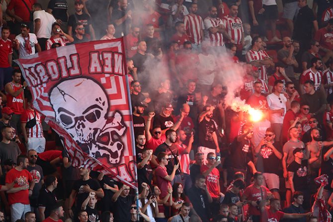 Απαράμιλλο κόμπλεξ Ολυμπιακού: Σκόραρε και όλο το γήπεδο έβριζε την ΑΕΚ και την OPAP Arena