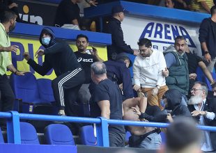 Την έπεσαν σε ανθρώπους της ΑΕΚ κουκουλοφόροι (VIDEO)