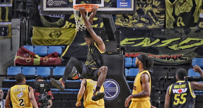 Η (κάκιστη) ΑΕΚ έχασε από τον Άρη των δέκα παικτών