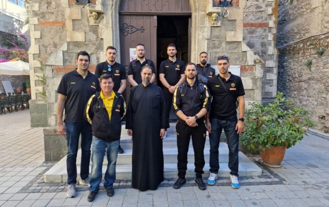 Η Βασίλισσα επισκέφτηκε την Αγία Φωτεινή