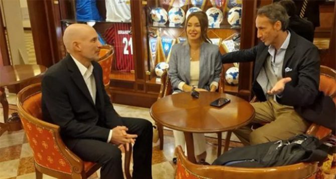 Ο Κολντεμπέλα βρέθηκε στο ξενοδοχείο της Βασίλισσας (pics)