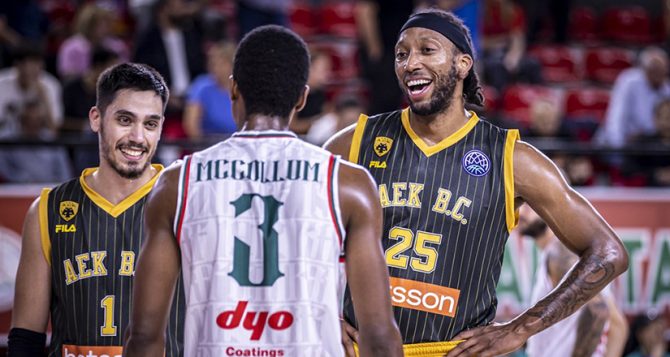 Για τη νίκη με τον κόσμο στο πλευρό της