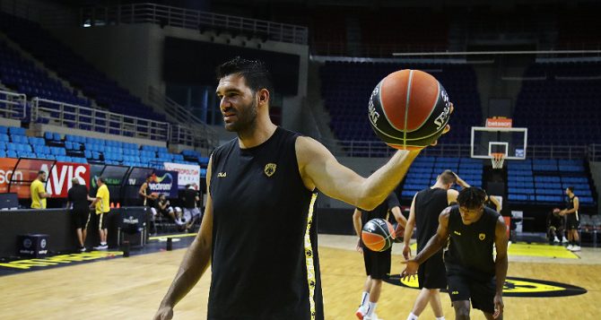 Μαυροειδής: «Η ΑΕΚ είναι για τρόπαια και τελικούς»