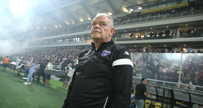 «Η ΑΕΚ είναι η ομάδα που ξέρουμε, με πολλή ένταση, έδρα και έναν προπονητή με πάθος» «Η ΑΕΚ είναι η ομάδα που ξέρουμε, με πολλή ένταση, έδρα και έναν προπονητή με πάθος»