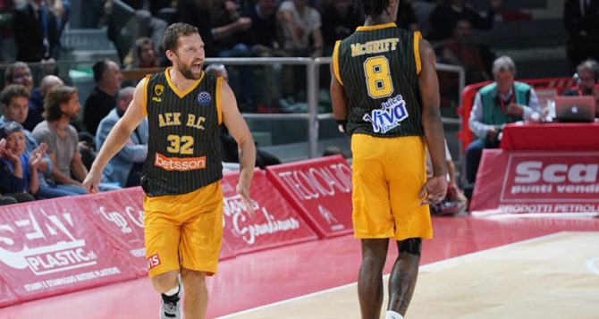 Για το «2 στα 2» η Βασίλισσα στο ΣΠΙΤΙ της