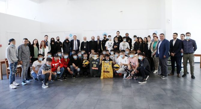 «Υποτροφία για τα παιδιά της Δομής» «Υποτροφία για τα παιδιά της Δομής»