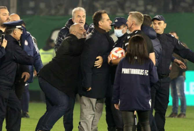 «Καμπάνα» 6 μηνών στον Καραπαπά και 3.5 στον Βρέντζο για τα αίσχη του Ολυμπιακού στην Λεωφόρο «Καμπάνα» 6 μηνών στον Καραπαπά και 3.5 στον Βρέντζο για τα αίσχη του Ολυμπιακού στην Λεωφόρο