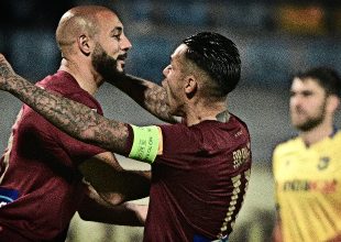 Προσηλωμένη στο στόχο κοιτάει μόνο το αγωνιστικό