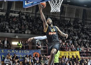 «Ξύπνησε» και έδειξε τα… δόντια της