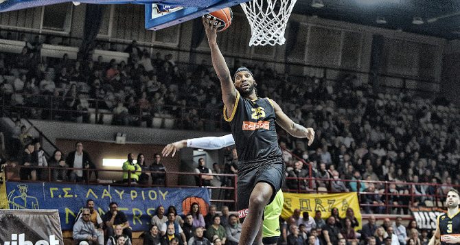 «Ξύπνησε» και έδειξε τα… δόντια της «Ξύπνησε» και έδειξε τα… δόντια της