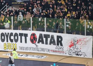 Πανό της ORIGINAL 21 κατά του Μουντιάλ στο Κατάρ (ΦΩΤΟ)