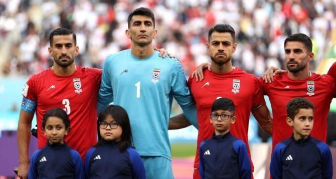 Θλιβερό: Απειλούνται οι παίκτες του Ιράν για να τραγουδήσουν τον Εθνικό Ύμνο της χώρας τους