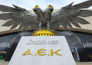 Συναυλία του Μιχάλη Stavento στην πλατεία του Αετού έξω από την OPAP Arena