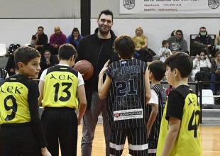 Στην Χριστουγεννιάτικη εκδήλωση για το «Όραμα Ελπίδα» η Βασίλισσα (pics)