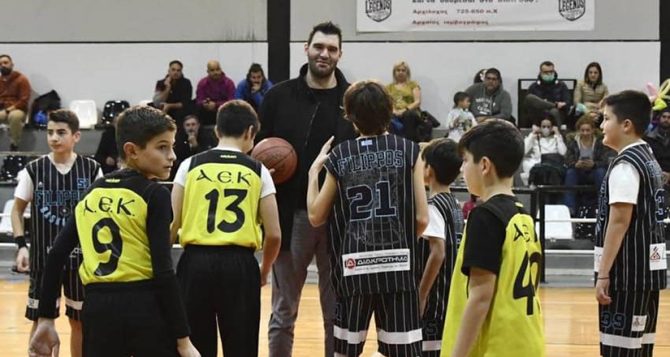 Στην Χριστουγεννιάτικη εκδήλωση για το «Όραμα Ελπίδα» η Βασίλισσα (pics)