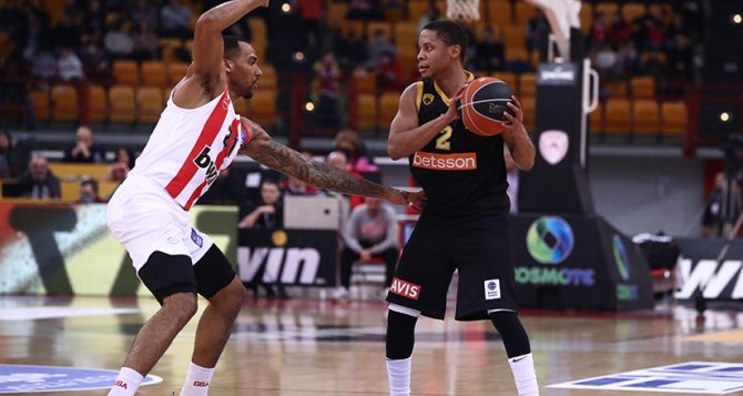 Βαριά ήττα στο ΣΕΦ για τη Βασίλισσα