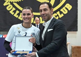 Βόλεϊ Γυναικών: Τίμησε Μπελιά και Τσοχατζή η ΑΕΚ (ΦΩΤΟ)