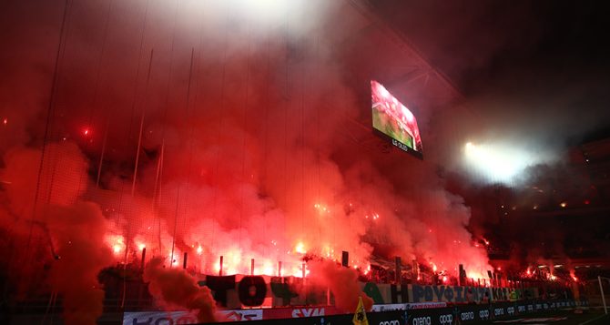 Κλείνει το γήπεδο αν πέσει πυρσός ή κροτίδα – Τα νέα μέτρα της κυβέρνησης