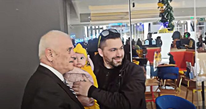 Μελισσανίδης: Η βόλτα στο γήπεδο και το… «πέταξε τα κόκκινα ρε» (VIDEO)