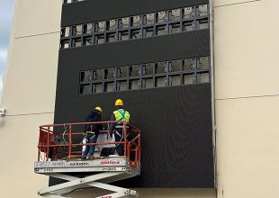 Ξεκίνησε η τοποθέτηση των μεγάλων οθονών εξωτερικά στην Αγιά Σοφιά – OPAP Arena (ΦΩΤΟ)