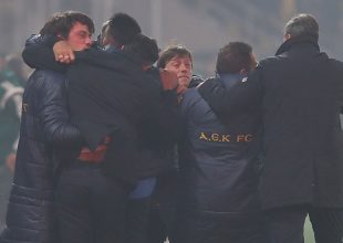 Τρέλα στον πάγκο της ΑΕΚ: Έξαλλοι πανηγυρισμοί στο γκολ Πινέδα (VID)