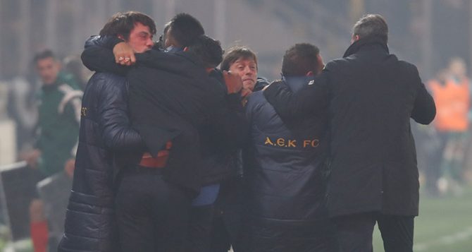 Τρέλα στον πάγκο της ΑΕΚ: Έξαλλοι πανηγυρισμοί στο γκολ Πινέδα (VID)