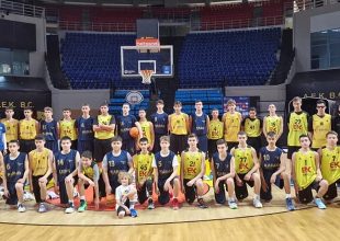 Αντιπροσωπεία της ΚΑΕ στο φιλικό των παμπαίδων (ΦΩΤΟ)