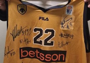 Υπογεγραμμένη φανέλα έδωσε η ΑΕΚ στην 11χρονη Αλεξάνδρα (ΦΩΤΟ)