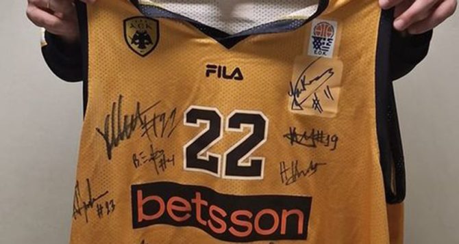 Υπογεγραμμένη φανέλα έδωσε η ΑΕΚ στην 11χρονη Αλεξάνδρα (ΦΩΤΟ)