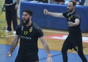 Ισοπέδωσε την Καλαμάτα και πάτησε κορυφή η ΑΕΚΑΡΑ
