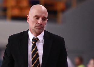 Καντζούρης: «Είμαι περήφανος για τους παίκτες μου, περιορίστηκαν οι επιλογές μας» (VID)