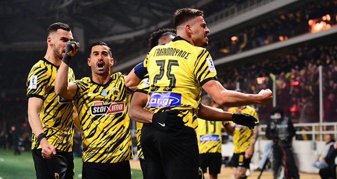 «Καθαρίζει» Λεβαδειακό μέσα στο Ναό «Καθαρίζει» Λεβαδειακό μέσα στο Ναό