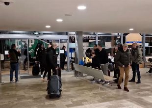 Αποθεώθηκε η Βασίλισσα στο αεροδρόμιο της Λιμόζ (VID)