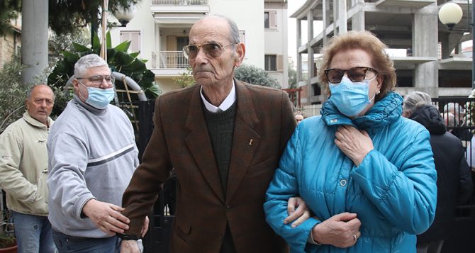 Αντωνιάδης, Αρδίζογλου, Σαργκάνης αποχαιρετούν τον Μίμη (VIDS+PICS)