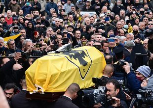 Ο κόσμος είπε «αντίο» στον Μίμη με τον ύμνο της ΑΕΚ (vid)