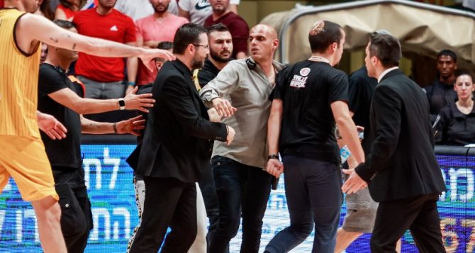 Καρέ-καρέ η μαφιόζικη επίθεση στον Χήνα (pics)