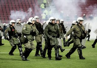 Διεθνής ξεφτίλα με την εισβολή των οπαδών του Ολυμπιακού