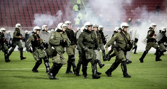 Διεθνής ξεφτίλα με την εισβολή των οπαδών του Ολυμπιακού