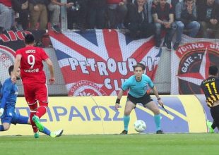 Όταν η ΑΕΚ τους χόρεψε «κυπελλικό τάνγκο» στο Καραϊσκάκης το 2017 (VIDEO)