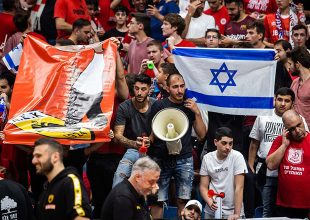 Η ΑΕΚ καταγγέλλει μαφιόζικη επίθεση στον Χήνα