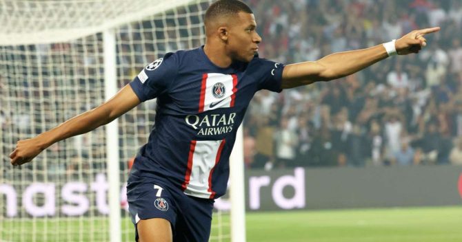 Η Παρί Σεν Ζερμέν χρωστά 61 εκ. ευρώ στον Εμπαπέ αλλά θυμήθηκε τα γενέθλια του