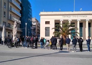 Ουρές απ’ τους φίλους της ΑΕΚ για ένα εισιτήριο στο Βόλο
