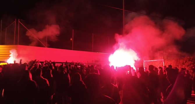 Αποθέωση για Αλμέιδα και Μάνταλο στα Σπάτα – «Πέτρο αλήτη τους…» (VIDS)