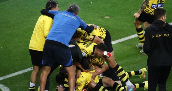 Χαμός στα αποδυτήρια και «Forza AEKAΡΑ» (video) Χαμός στα αποδυτήρια και «Forza AEKAΡΑ» (video)