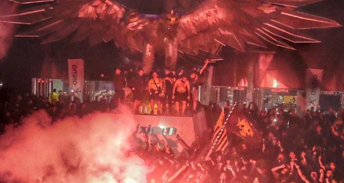 Το πάρτι της Original έξω από την OPAP Arena